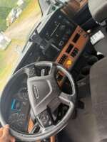 2022 Freightliner Cascadia - Image 13