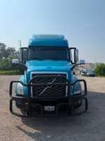 2024 Volvo VNL 860 – Premium Sleeper Truck Ready for the Road