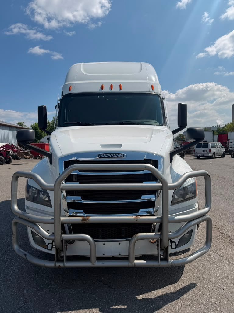 2023 ftl 3 2023 Freightliner Cascadia 126 - Image 1