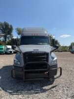 2023 Freightliner Cascadia 126 - Image 3
