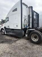 2023 Kenworth T680 - Image 10